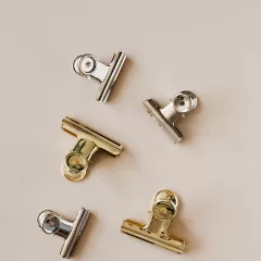 Collar de acero con candado en oro eficiente elegante y resistente