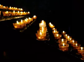 Cuándo y por qué encender velas para los difuntos descubriendo su significado