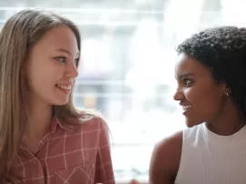 Descubre las 30 mejores frases para amigos interesados y aprende a identificarlos